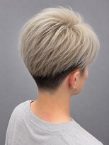 ソラヘアー(SORA hair)&nbsp;ハイトーンブロンド×刈り上げメンズショート　10代20代