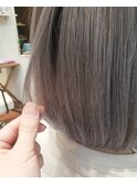 ホワイトベージュ×切りっぱなしボブ☆
