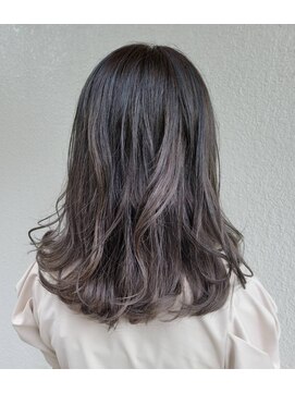 パリスパート2 シルバー グラデーションカラー ミディアム ヘアスタイル