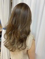 バイエイト 野並店(By Eight) ハイライト入れることで動きのあるロングヘアに