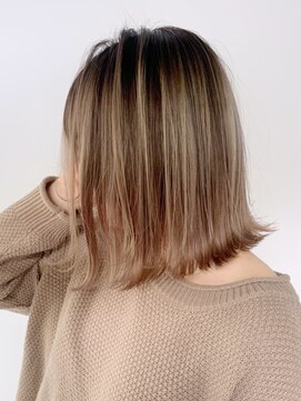 アイティーバイアルバム 藤沢店(IT by ALBUM) 外ハネバレイヤージュ_カーキグレージュフェザーバング_ba336011