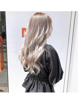 トリプルエイチフォーヘアー 国分店(HHH for hair) [ホワイトベージュ]