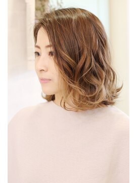 ヌード カラー 姥子山店(NUDE COLOR) 大人可愛い20代30代40代前下がりミルクティーグラデーションボブ