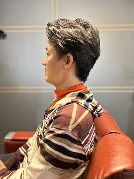 ヤスムラ(YASUMURA) 緩めなパーマスタイル