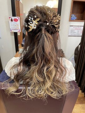 美容室ヒラトヤ 仙北店 ルーズハーフアップ ドレスヘア 結婚式 お呼ばれ 二次会