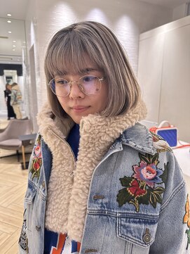 ステア ケース(stair case) 外国人風 ブロンドハイライト グレー系