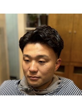 ディスイズザバーバー(This is The BarBer) ナチュラル7:3パーマ