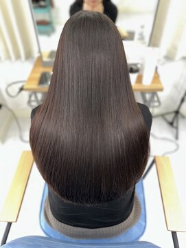 エミン(emyn) 髪が変わる【美髪革命】艶髪/髪質改善/縮毛矯正/代々木