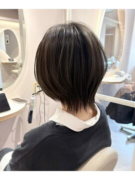 ナンバー 博多(Number) 【女性らしい丸みのあるショートウルフ】NARUMI
