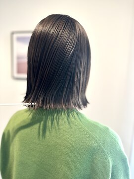 マリン(Marine) 20代30代透明感グレージュ切りっぱなしボブ