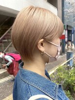 丸みショート　ショートボブ　シルキーベージュ