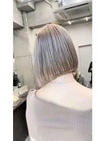 ヴァーディ オモテサンドウ(Vardy omotesando)&nbsp;ホワイトベージュ・ダブルカラー・ケアブリーチ・ハイトーンボブ