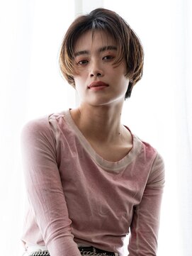 エミュ 表参道 青山(emu) 3Dハイライトカラーとうざバングのハンサムマッシュショート