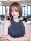 20代30代大人かわいいオリーブグレージュ小顔レイヤーボブ