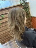 透明感グレージュ×ゆるウェーブロング