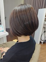 ムーア(MUA)&nbsp;丸みショートボブで美シルエット