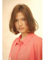 ブーケ(BOUQUET)&nbsp;前髪センターパートでふんわりワンレン毛先内巻きスタイル。