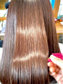 髪のダメージの原因は人それぞれ…。髪のお悩みを解決に導くプロの技術で、あなたの理想の髪質改善を実現！