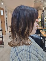 マノハル(MANOHARU)&nbsp;【マノハル スタイル】外ハネミディアム×抜きっぱなし裾カラー