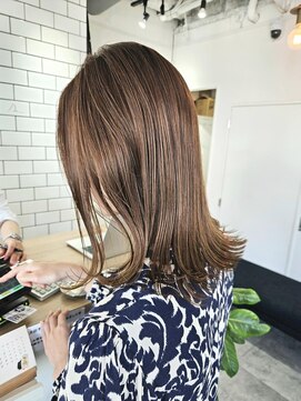 エイス 梅田 中津(Ace) 切りっぱなし ミディアム　イルミナカラー