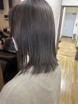 ララ(LALA) インスタリールでバズり中!暗めのオリーブカラー