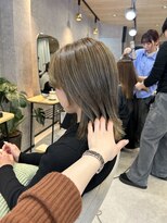 ヘイリー(HAILEY) ハイライト×レイヤーミディ×動きのある髪×30代40代に人気