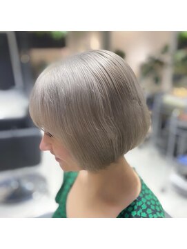 エイト 横浜店(EIGHT) プラチナブロンド