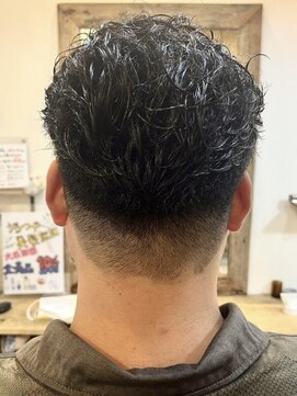 クオリア(QUALIA) ☆ ツーブロックパーマショート ☆