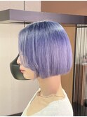 シルバーに落ちるブルーラベンダー/前下がりボブ