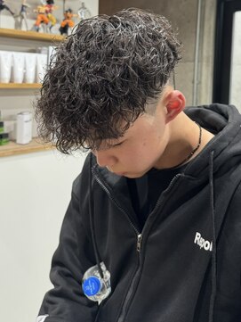 イーラ(era) 黒髪マッシュスパイラルパーマスペインカール前下がり