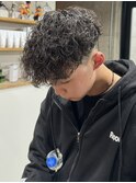 黒髪マッシュスパイラルパーマスペインカール前下がり