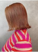 冬の彩度に馴染むアプリコットオレンジ
