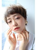 短いけど女性らしくなれるマッシュショート
