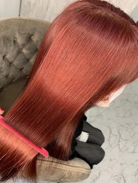 エスカーラ 表参道(THE ESCALA) ブリーチありのカシスピンクレッド艶カラー【タビラマユミ】