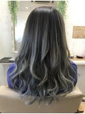 女っぷりたっぷりなグレージュヘア