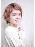オン眉斜めバング×キャラメルベージュ×ウルフカットショート