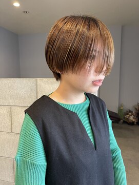 アメリア(Ameria) ぱつっとショート