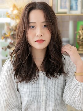 カバーヘア ブリス 川口(COVER HAIR bliss) センターパート外国人風小顔波巻き抜け感ヘア