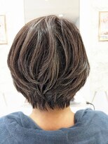 ヘアーデザインムーヴ(Hair design MOVE)&nbsp;白髪ぼかしハイライト　ショート