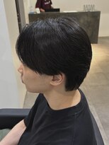 ヒュイル バイ ニアウ(Hwyl by Niau)&nbsp;メンズカットセンターパートニュアンスパーマウルフカット眉毛