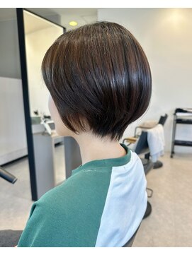 ヘア アンド メイク アートレス(Hair and Make Art less) 丸みと締まりのバランスでつくる王道洗練ショート