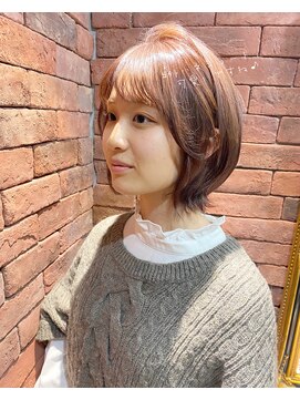 ルオージア(Luogia) 外ハネショートボブ