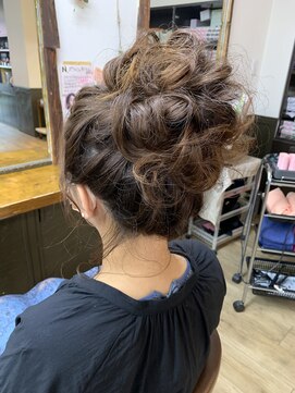 グレースモア(Grace More) （久留米／西原）トップにボリュームの盛りアップアレンジ