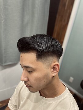 フォーコーナーズカットショップフェイビーズ 名古屋西(FourCornersCutShop favey's) スキンフェード　サイドパート