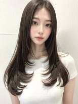 ムウ 難波(MOU)&nbsp;レイヤーカットワイドバングホワイトブロンド美髪30代40代