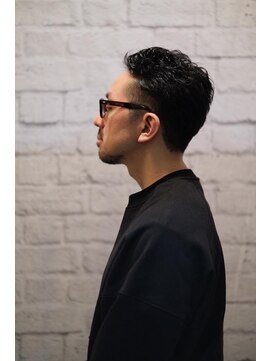 グレイスフル バーバープラチナム 六本木店(Graceful Barber platinum) くせ毛を活かす大人ツーブロックショート