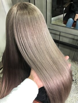 ルッソカナン(Lusso canaan) 透明感グレージュ×ツヤツヤストレート