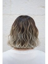 ティンク 天神(Tink)&nbsp;バレイヤージュ/ボブ/根元暗め