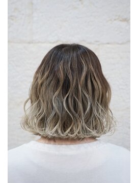 ティンク 天神(Tink) バレイヤージュ/ボブ/根元暗め