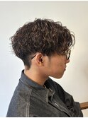 センターパート刈り上げアップバングツイストスパイラルパーマ